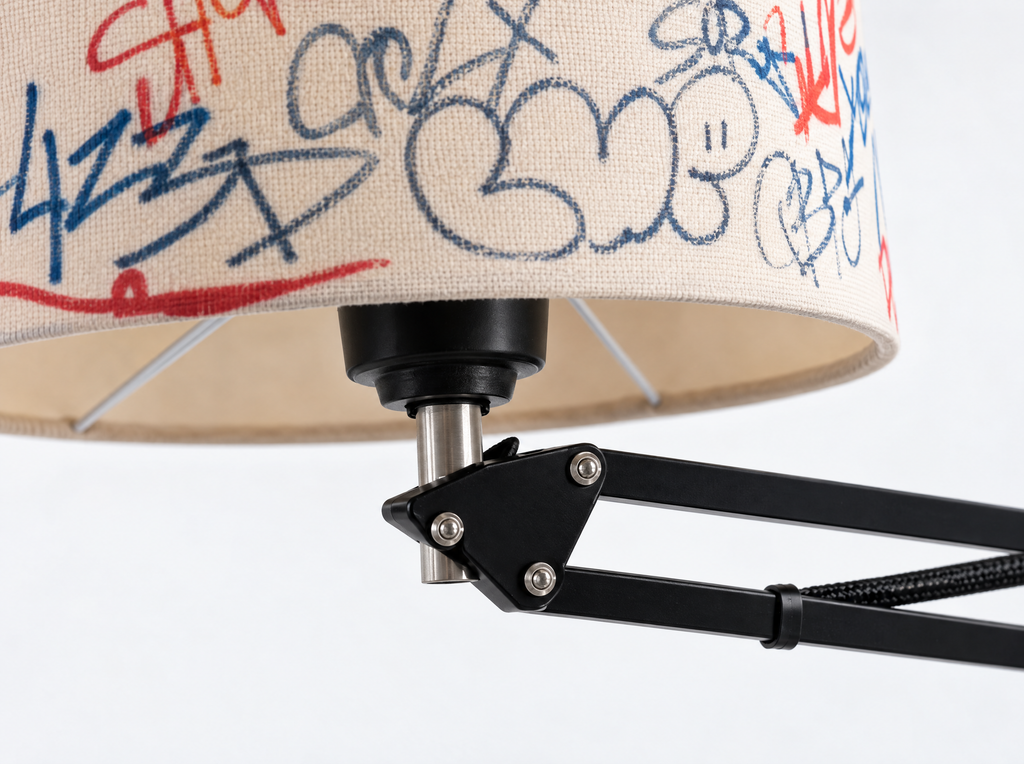Lámpara de Diseño Industrial con Grafiti