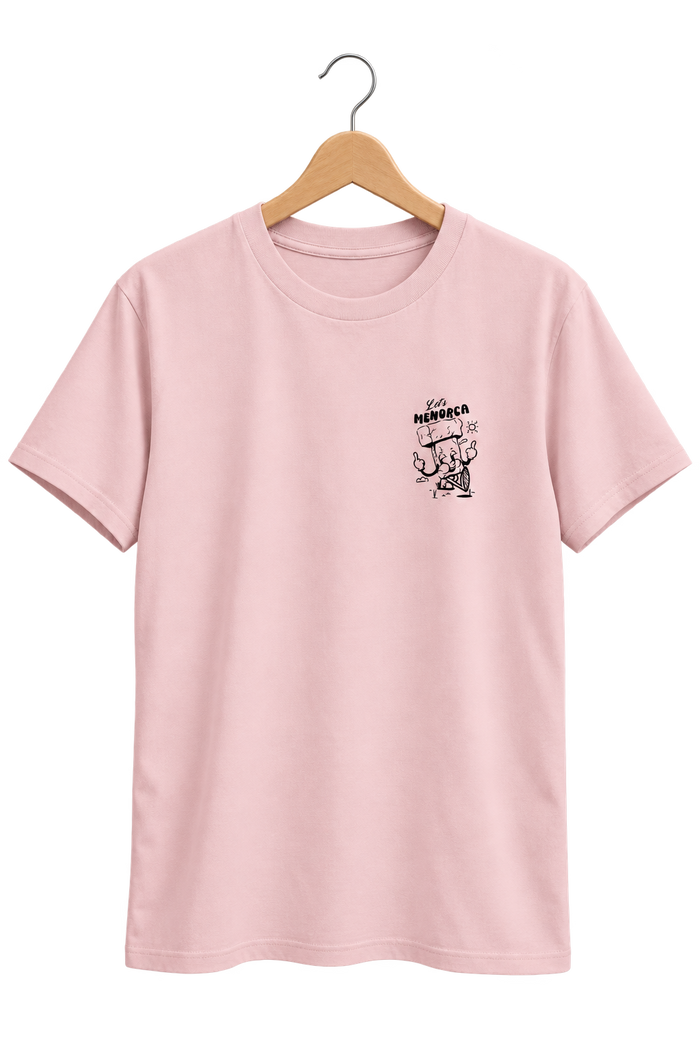Camiseta Let’s Menorca rosa en percha, vista frontal recreada para el perchero interactivo